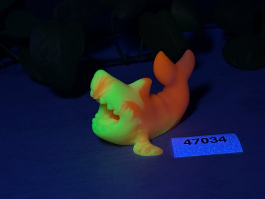 Quint - Shark Closed Back Penetrable - Vibe - Super Soft - UV - GITD - 47034