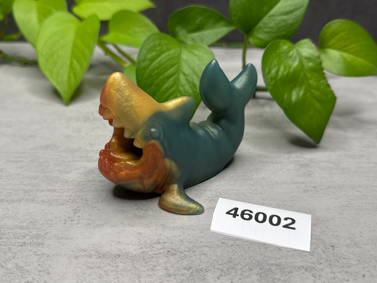 Quint - Shark Closed Back Penetrable - Vibe - Super Soft - GITD - 46002
