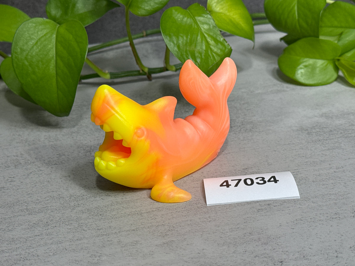Quint - Shark Closed Back Penetrable - Vibe - Super Soft - UV - GITD - 47034
